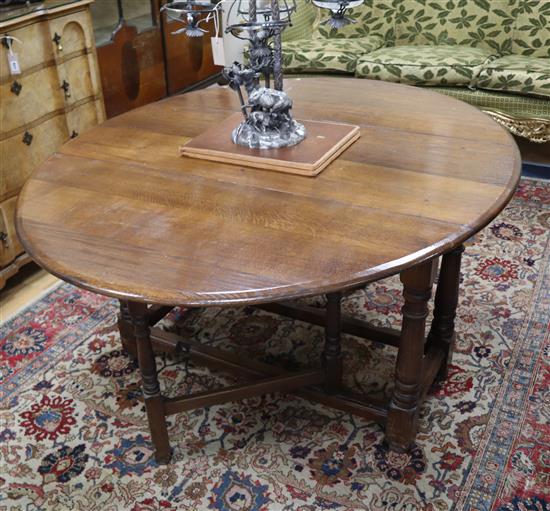 An 18th century style oak gateleg dining table 150cm extended